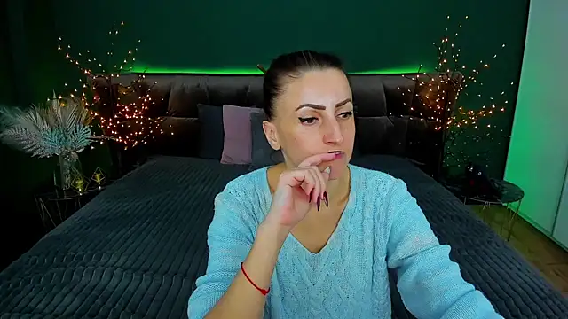 Rebecca Diamond online show from February 19, 9:50 am