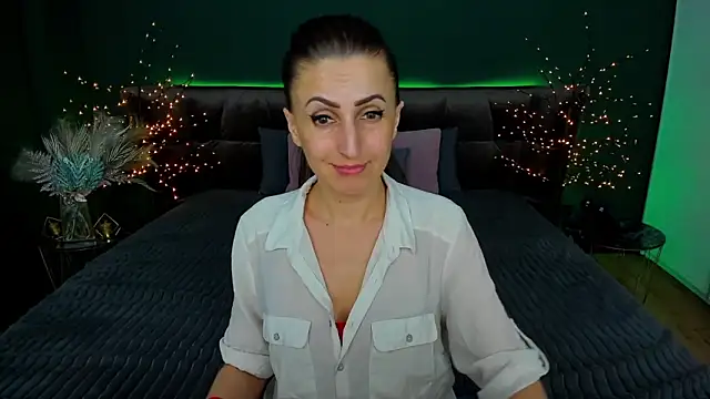 Rebecca Diamond online show from February 26, 3:52 pm