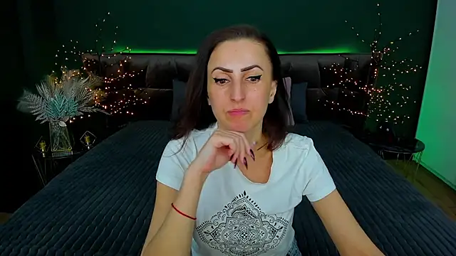 Rebecca Diamond online show from February 27, 9:32 am