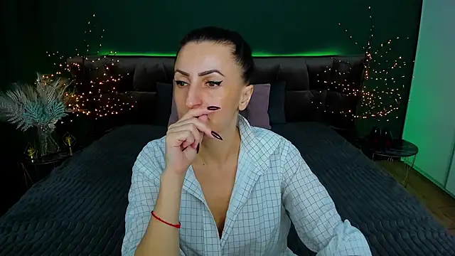 Rebecca Diamond online show from March 5, 6:12 am