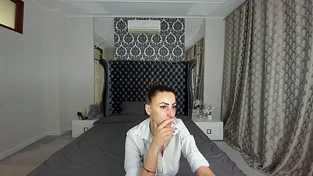 Rebecca Diamond online show from October 6, 5:27 am