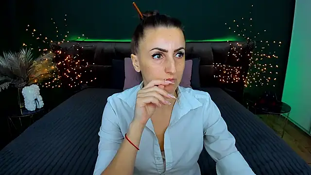 Rebecca Diamond online show from December 2, 6:52 am