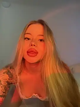 curchez  online show from February 27, 8:53 pm