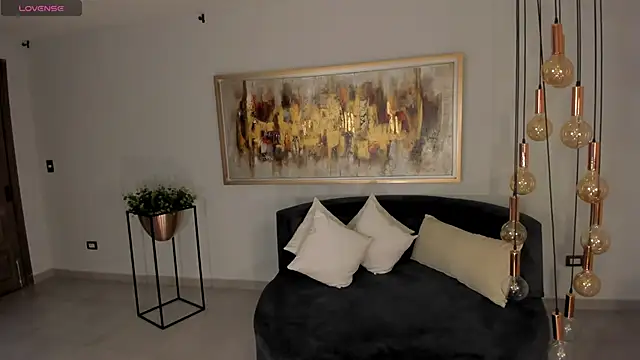 AbellaCroft online show from November 17, 1:06 pm