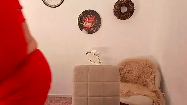 Snapshot of Milf-Ella chatting on October 20, 8:37 am Milf-Ella online show from October 20, 8:37 am