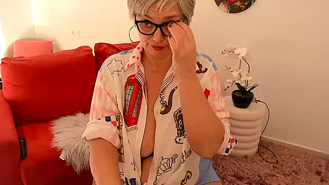 Snapshot of Milf-Ella chatting on November 27, 10:28 am Milf-Ella online show from November 27, 10:28 am