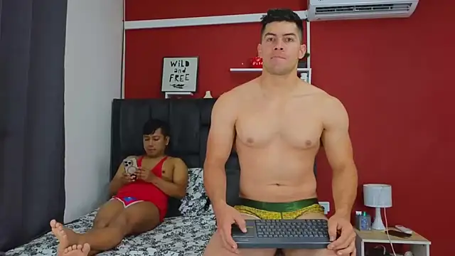 Snapshot of FelipeAndMarcello3 chatting on January 27, 2:35 pm FelipeAndMarcello3 online show from January 27, 2:35 pm