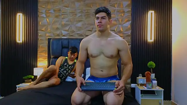 Snapshot of FelipeAndMarcello3 chatting on February 13, 3:56 pm FelipeAndMarcello3 online show from February 13, 3:56 pm