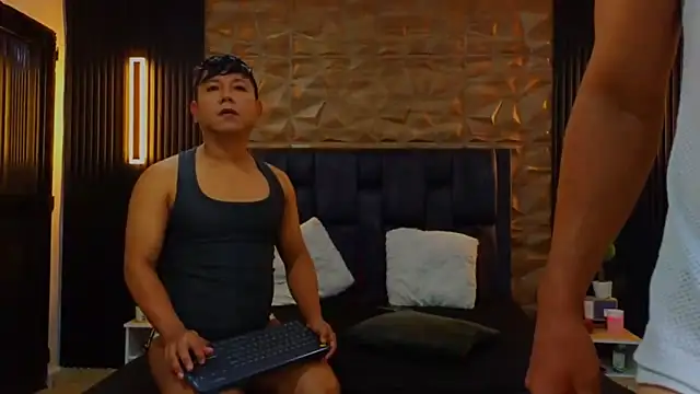 Snapshot of FelipeAndMarcello3 chatting on February 18, 2:16 pm FelipeAndMarcello3 online show from February 18, 2:16 pm