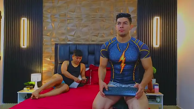 Snapshot of FelipeAndMarcello3 chatting on March 13, 2:33 pm FelipeAndMarcello3 online show from March 13, 2:33 pm