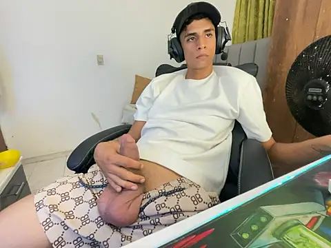 Max TheHorseDick online show from January 2, 5:46 am