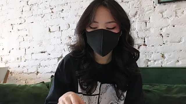 Snapshot of TammiLou chatting on February 5, 7:29 am TammiLou online show from February 5, 7:29 am