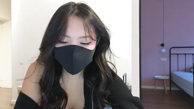 Snapshot of TammiLou chatting on February 10, 4:30 am TammiLou online show from February 10, 4:30 am