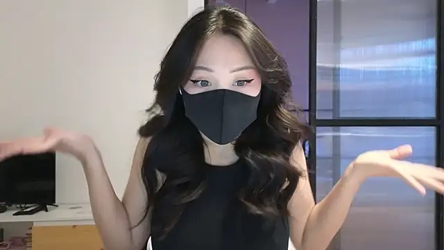 Snapshot of TammiLou chatting on February 19, 4:44 am TammiLou online show from February 19, 4:44 am