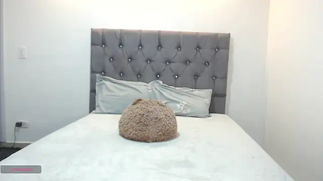 Snapshot of Maya_Lewis chatting on March 5, 10:43 pm Maya Lewis online show from March 5, 10:43 pm