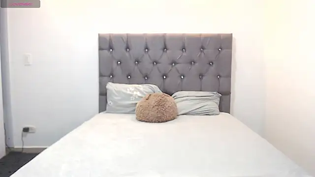 Snapshot of Maya_Lewis chatting on March 22, 8:15 pm Maya Lewis online show from March 22, 8:15 pm