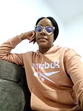 Snapshot of Maya_Lewis chatting on October 5, 5:39 am Maya Lewis online show from October 5, 5:39 am