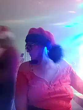 Snapshot of COUPLE4VOYEUR01 chatting on December 21, 8:00 pm COUPLE4VOYEUR01 online show from December 21, 8:00 pm