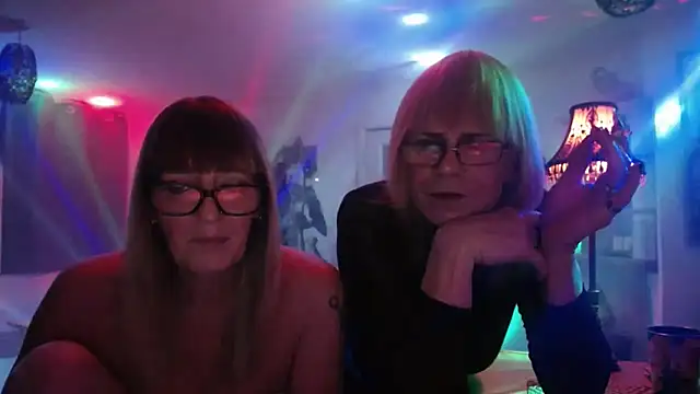 Snapshot of COUPLE4VOYEUR01 chatting on November 8, 7:56 pm COUPLE4VOYEUR01 online show from November 8, 7:56 pm