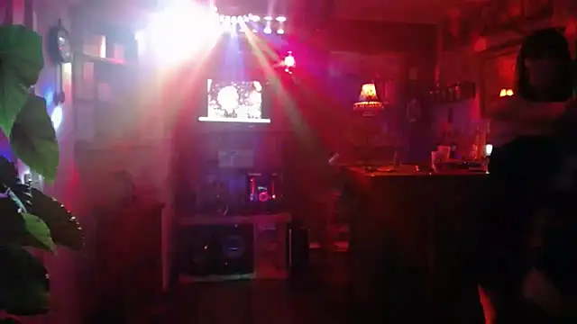 Snapshot of COUPLE4VOYEUR01 chatting on December 13, 8:04 pm COUPLE4VOYEUR01 online show from December 13, 8:04 pm