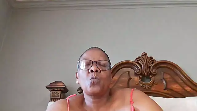 Snapshot of SEXYBOOBSNASS chatting on February 4, 6:57 am SEXYBOOBSNASS online show from February 4, 6:57 am