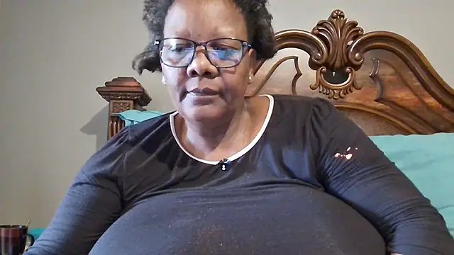 Snapshot of SEXYBOOBSNASS chatting on March 12, 5:46 am SEXYBOOBSNASS online show from March 12, 5:46 am