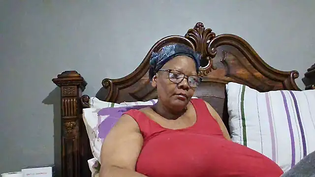 Snapshot of SEXYBOOBSNASS chatting on October 18, 5:46 pm SEXYBOOBSNASS online show from October 18, 5:46 pm