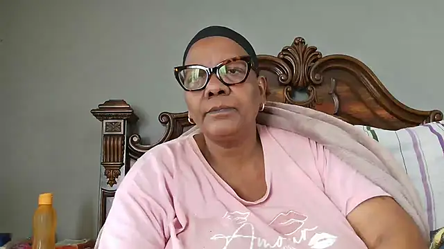 Snapshot of SEXYBOOBSNASS chatting on November 7, 6:46 am SEXYBOOBSNASS online show from November 7, 6:46 am