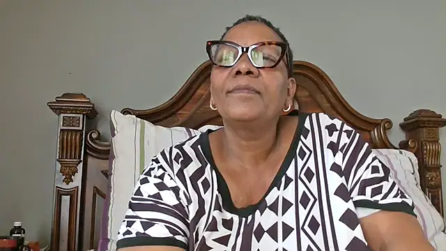 Snapshot of SEXYBOOBSNASS chatting on November 19, 5:18 am SEXYBOOBSNASS online show from November 19, 5:18 am