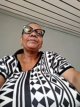 Snapshot of SEXYBOOBSNASS chatting on December 5, 5:27 am SEXYBOOBSNASS online show from December 5, 5:27 am