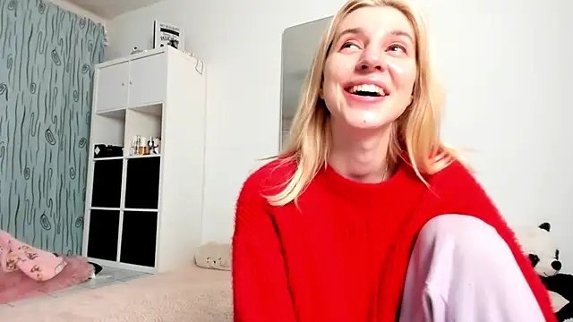 Snapshot of KenzieDawton chatting on December 15, 5:13 am KenzieDawton online show from December 15, 5:13 am