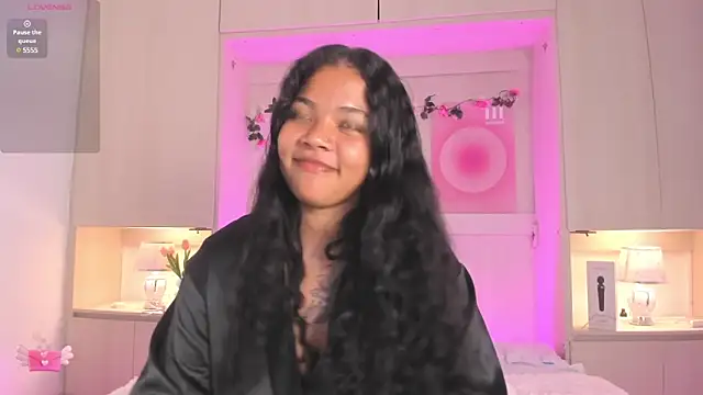 SophiaaStone online show from February 4, 6:06 pm