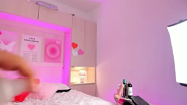 SophiaaStone online show from February 21, 11:55 am