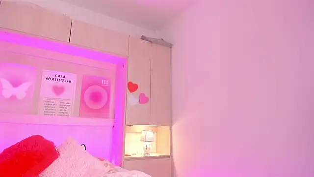 SophiaaStone online show from March 4, 11:40 am