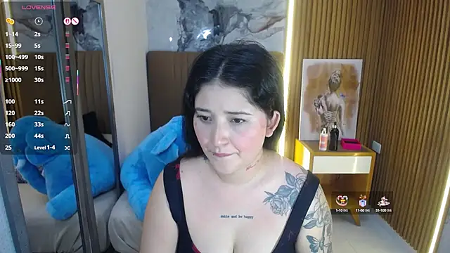 BIANCAROY1 online show from October 15, 6:41 pm