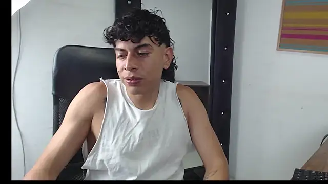 Snapshot of Strongernastyx chatting on December 14, 10:28 pm Strongernastyx online show from December 14, 10:28 pm