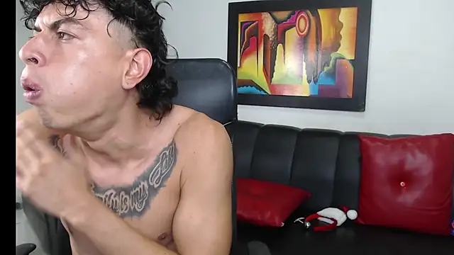 Snapshot of Strongernastyx chatting on December 28, 10:14 am Strongernastyx online show from December 28, 10:14 am