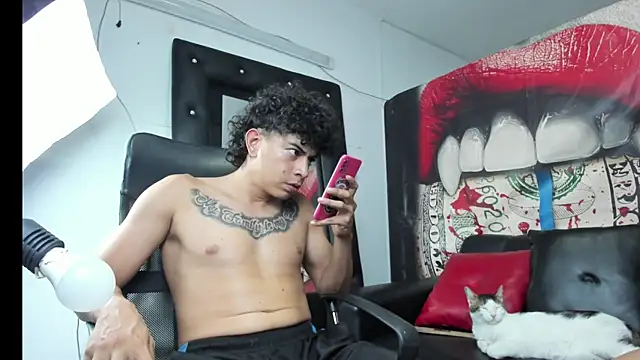 Snapshot of Strongernastyx chatting on January 28, 2:00 am Strongernastyx online show from January 28, 2:00 am