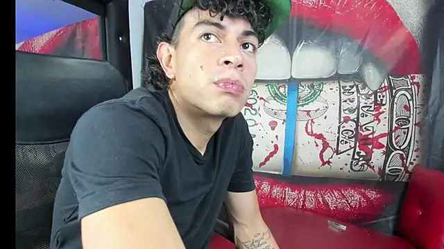 Snapshot of Strongernastyx chatting on March 3, 9:05 pm Strongernastyx online show from March 3, 9:05 pm