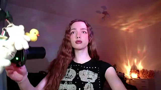 Weeissy online show from December 2, 9:39 pm