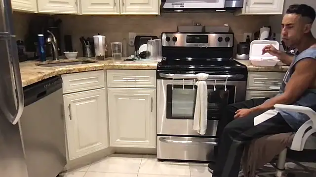 BigGuyMuscle online show from September 16, 4:08 pm