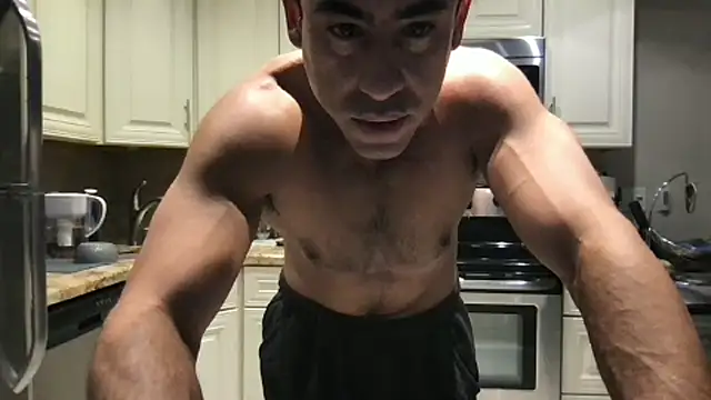 BigGuyMuscle online show from November 3, 7:15 pm