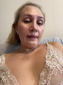 YourBlondee online show from December 10, 5:39 am