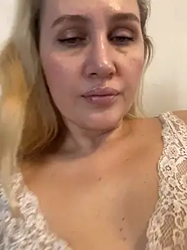 YourBlondee online show from December 27, 6:03 am