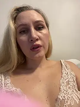 YourBlondee online show from February 13, 2:12 am