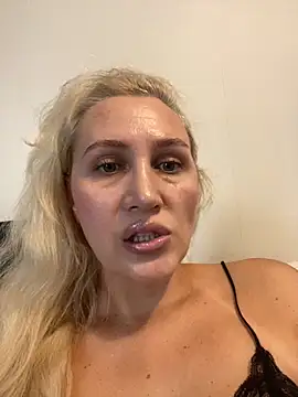 YourBlondee online show from September 12, 3:17 am