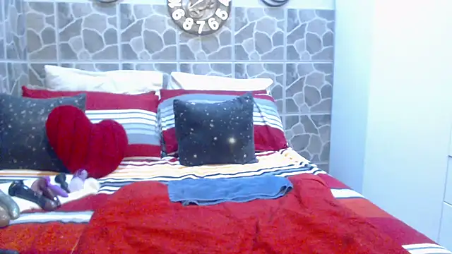 THREEHOLESPLEASURE99 online show from March 8, 7:38 am