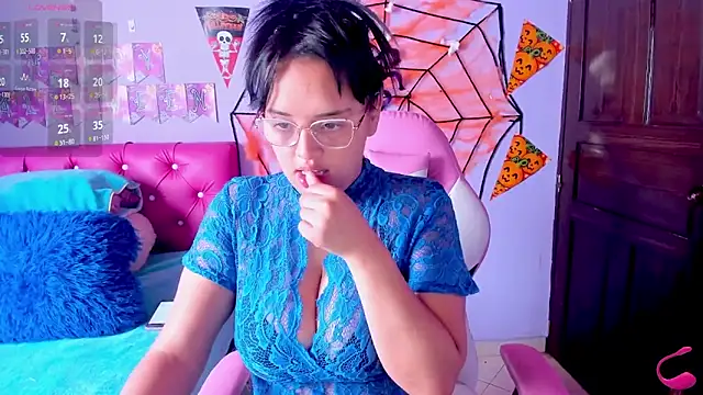 Snapshot of crissn0707 chatting on October 16, 1:01 pm crissn0707 online show from October 16, 1:01 pm