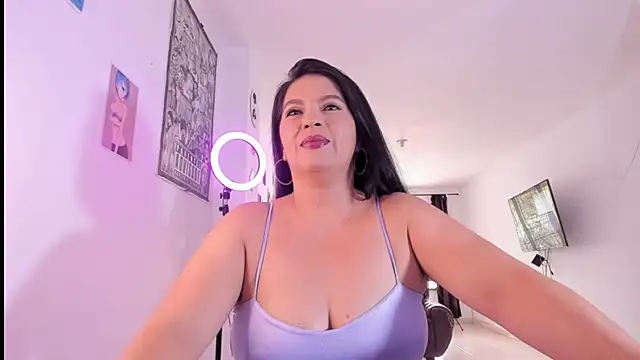 Snapshot of hornystepmommy chatting on January 9, 8:33 pm hornystepmommy online show from January 9, 8:33 pm