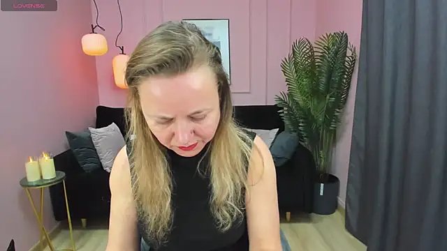 Snapshot of GabrielGold chatting on December 12, 8:10 pm GabrielGold online show from December 12, 8:10 pm